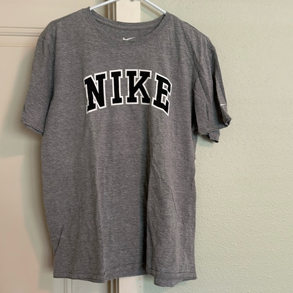 Nike Athletic Cut T Shirt - Picture 1 of 1